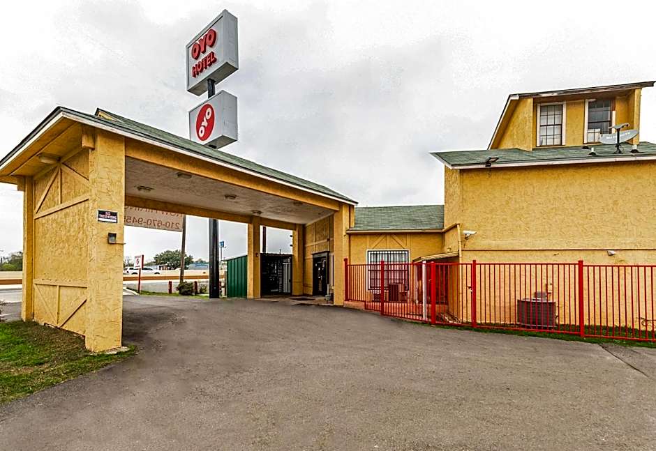 OYO Hotel San Antonio Lackland near Seaworld