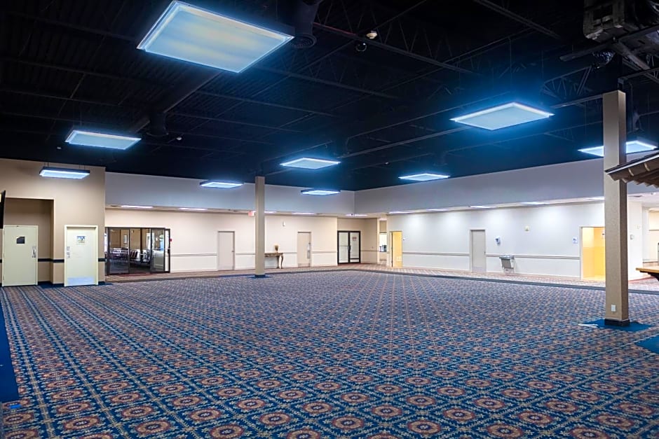 Cottonwood Suites Savannah Hotel & Conference Center
