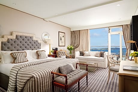 Seaview King /Twin Balcony Room
