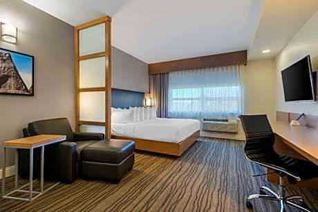 King Room with Shower and Kitchenette - Non-Smoking
