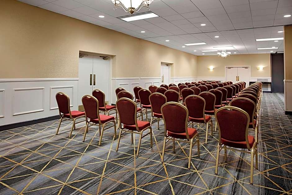 Holiday Inn & Suites Boston Peabody by IHG