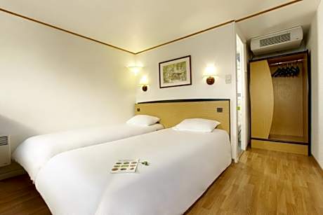 3 Single Beds for 3 persons
