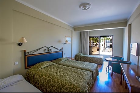 FAMILY ROOM INLAND VIEW