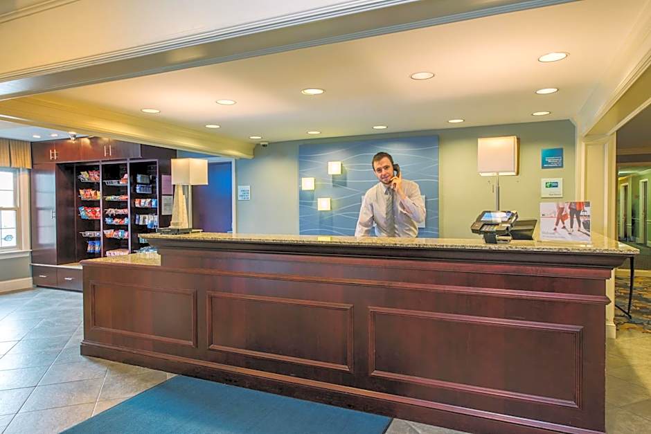 Holiday Inn Express and Suites Merrimack By IHG