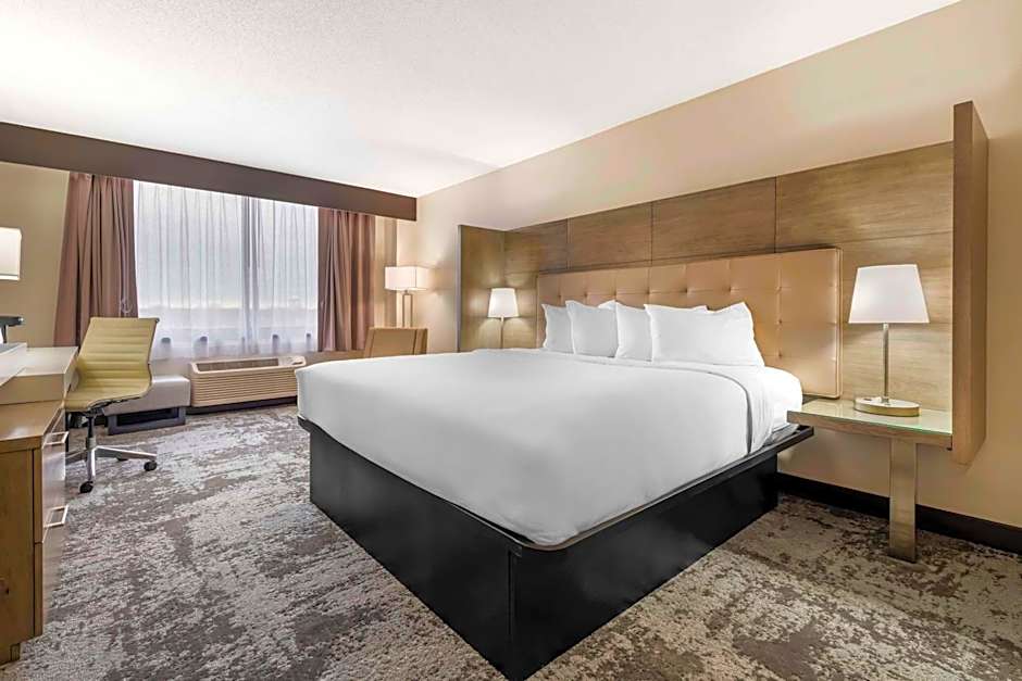 Brooklyn Center Hotel & Conference Center