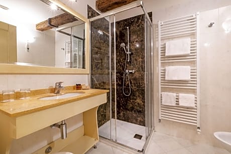 Economy Double Room (1 Double Bed)