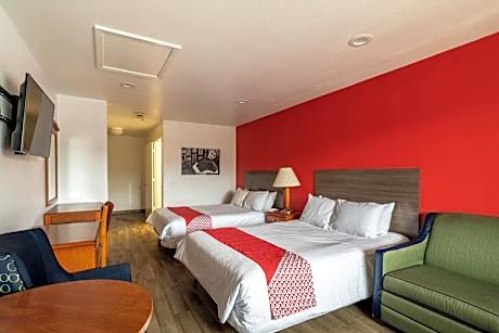 2 Queen Bed with Pull Out