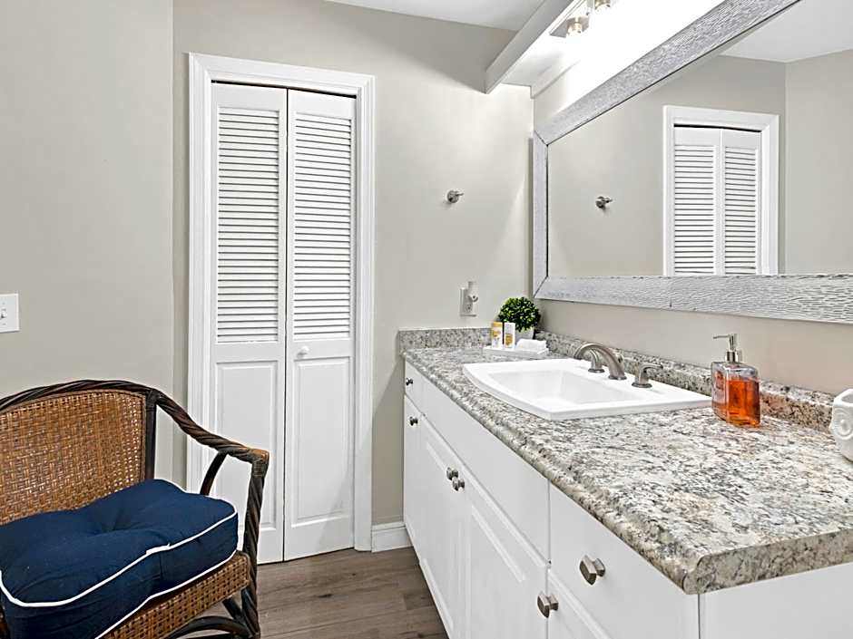 Charming Beach Studio With Pool & Sauna