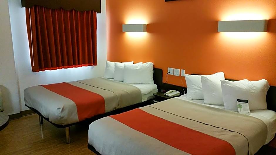 Motel 6 Eagle Pass Lakeside