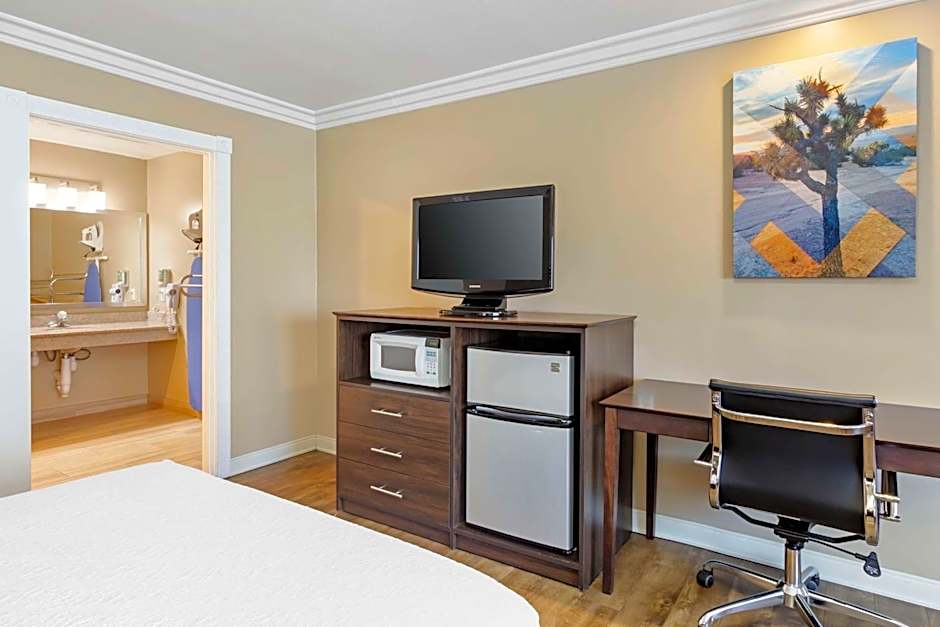 Best Western China Lake Inn