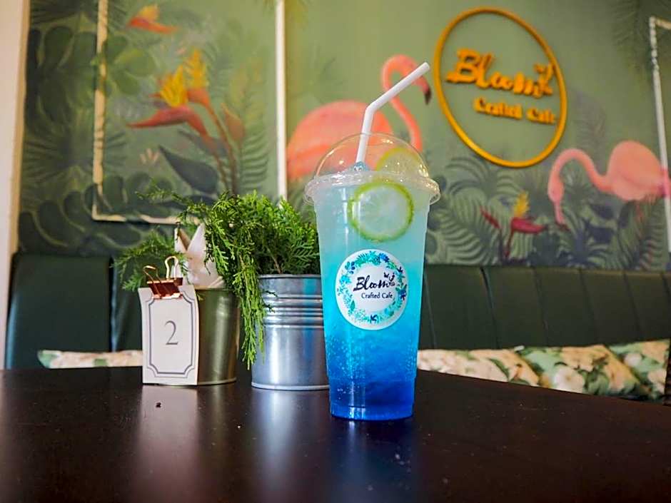 Bloom Boutique Hotel & Cafe