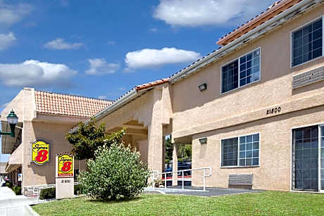 Super 8 by Wyndham Hayward Downtown