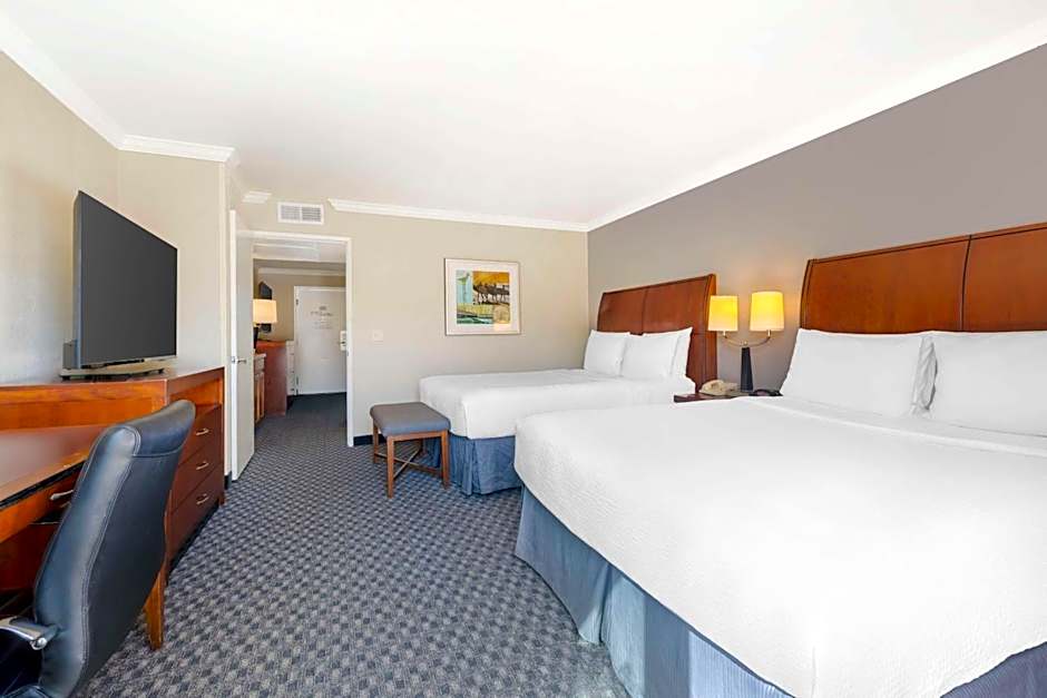 Best Western Plus Marina Shores Hotel