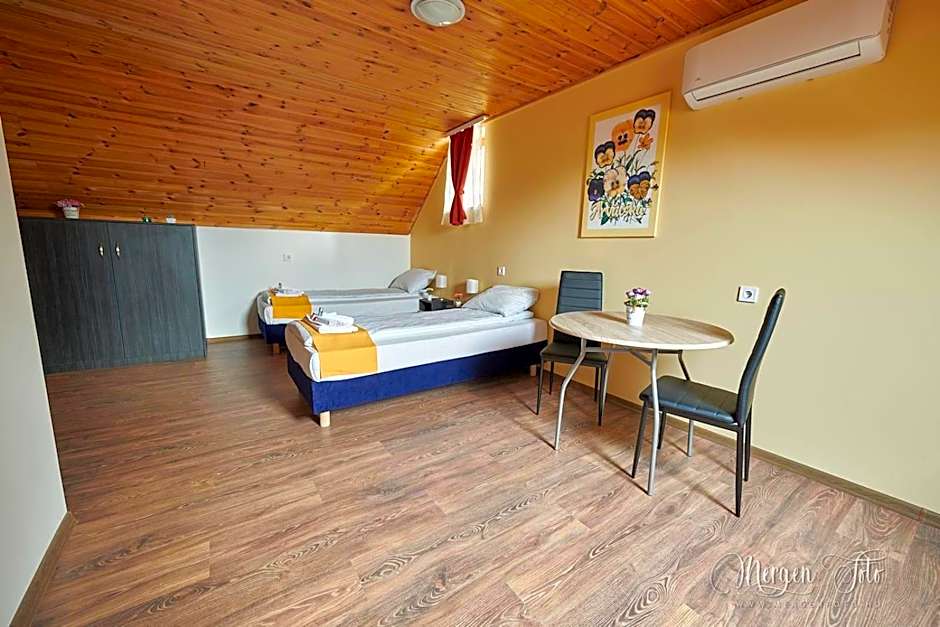 Kamarás Klastrom House