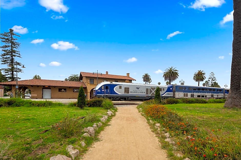 ITH Santa Barbara Beach Hostel