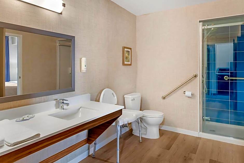 Quality Suites Whitby