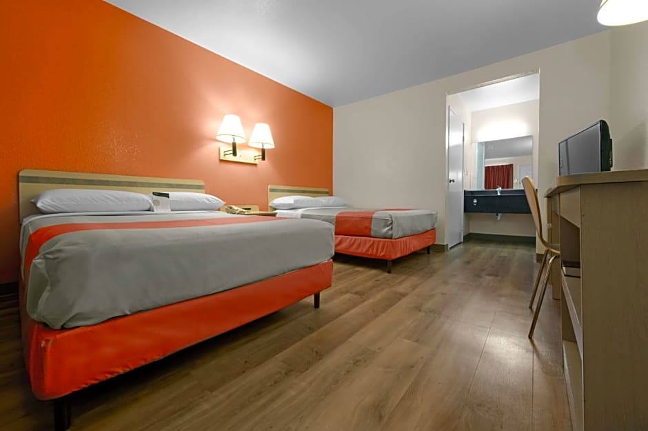 Motel 6-Saint Joseph, MO