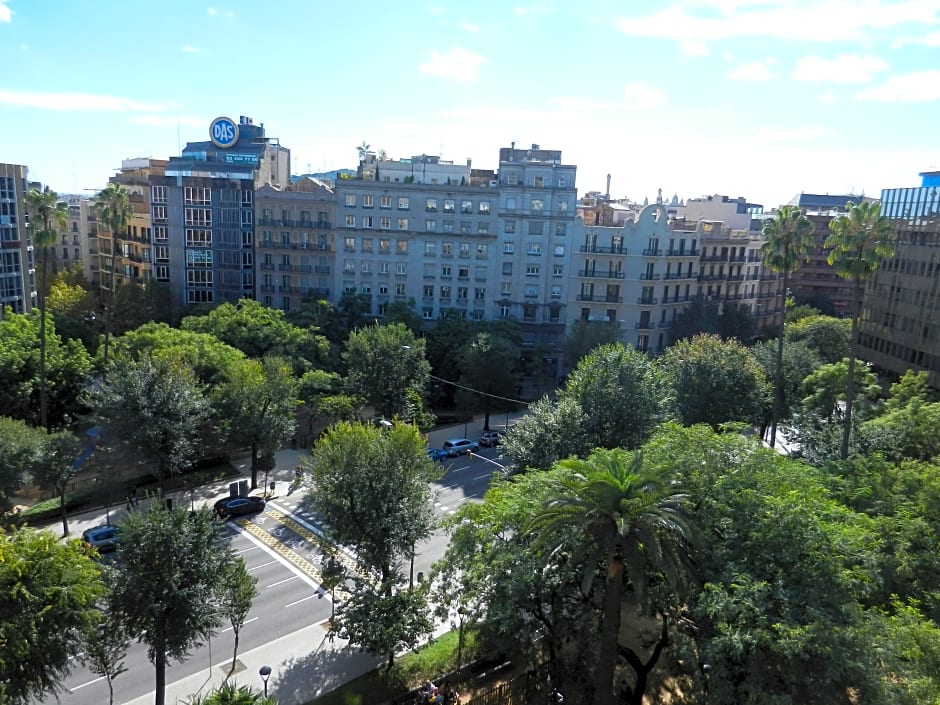 Grandom Suites
