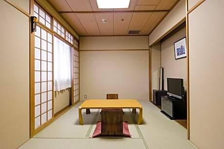 Small Japanese-Style Room with toilet and shared bathroom (7.5 tatami/ about 11.6㎡)