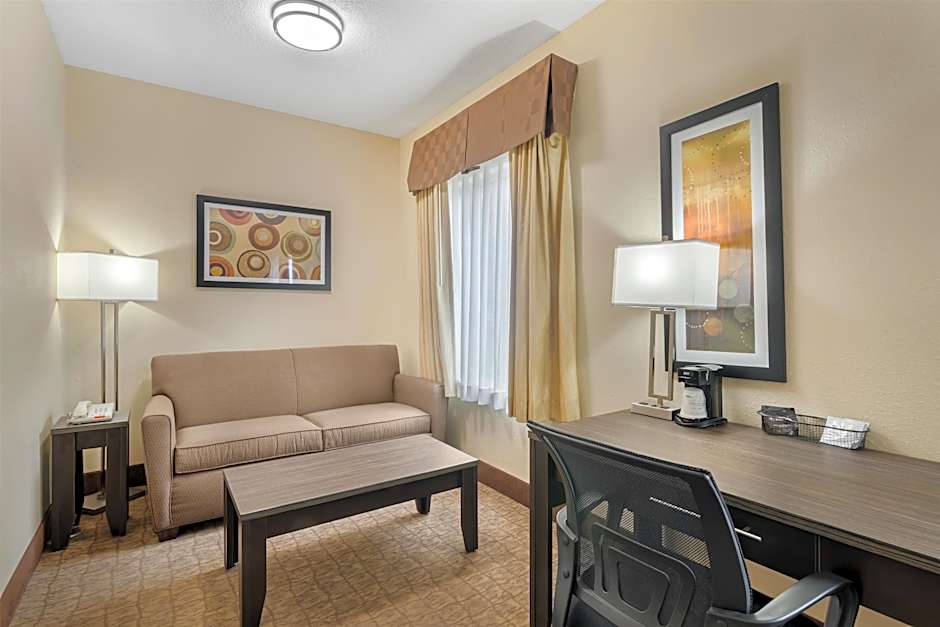 Photo 1 of 7 of 1 King Bed with Sofabed Suite