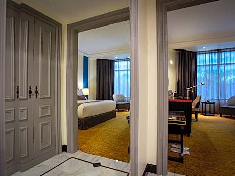 Palace Deluxe King Room