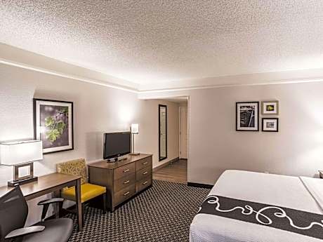 King Room with Roll-in Shower - Mobility Access/Non-Smoking