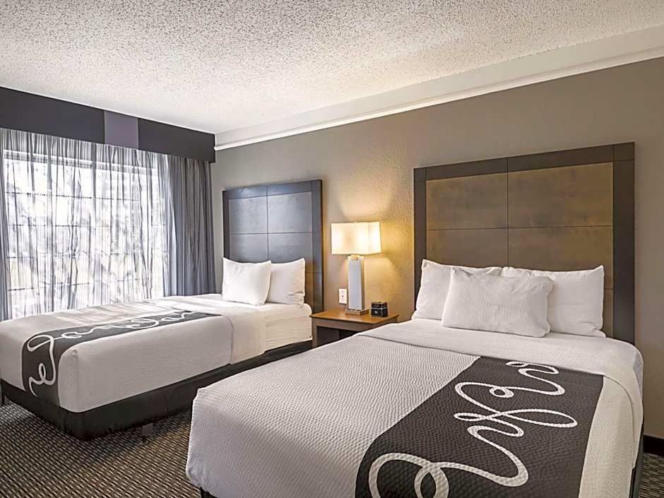 La Quinta Inn & Suites by Wyndham Austin at The Domain