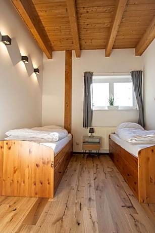 Basic Triple Room with Shared Bathroom