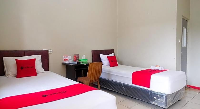 RedDoorz near Kampus UMP Purwokerto