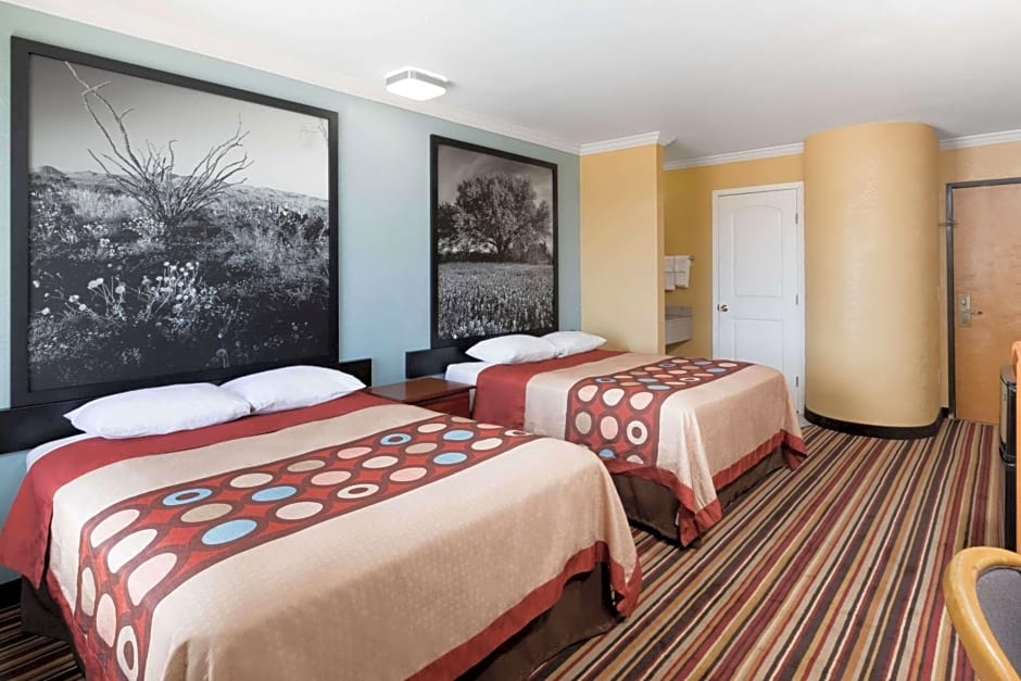 Super 8 by Wyndham Midland