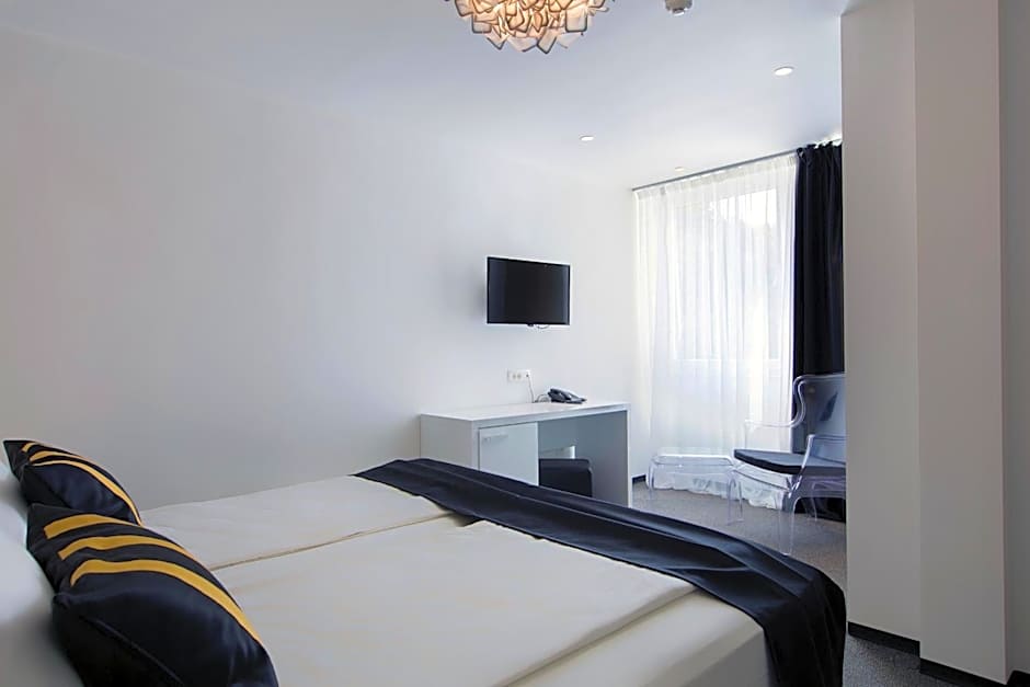 B Gold B&B