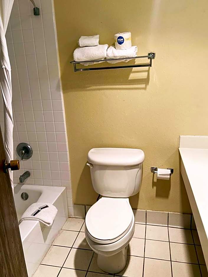 Blue Way Inn & Suites La Crosse