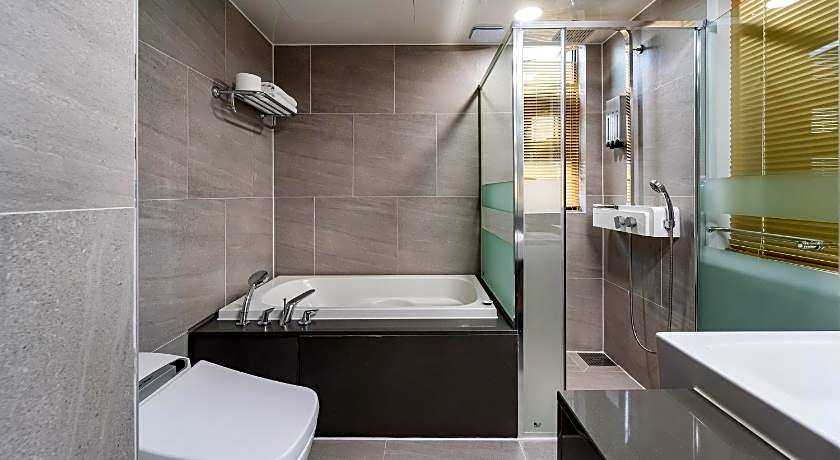 GOLDEN TULIP ESSENTIAL NAMGANG