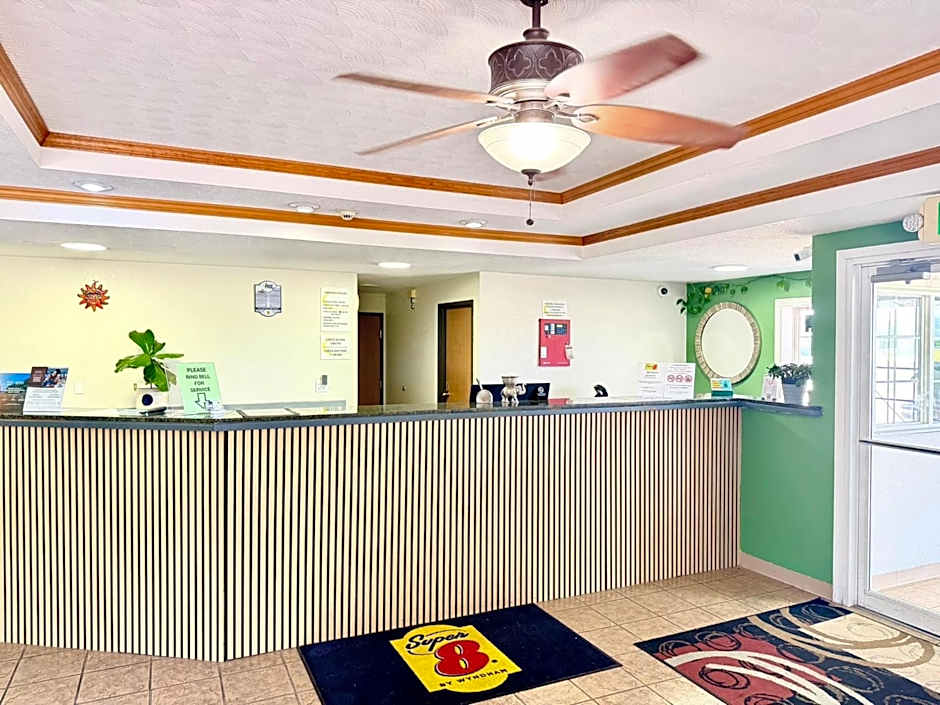 Super 8 by Wyndham Sweet Springs