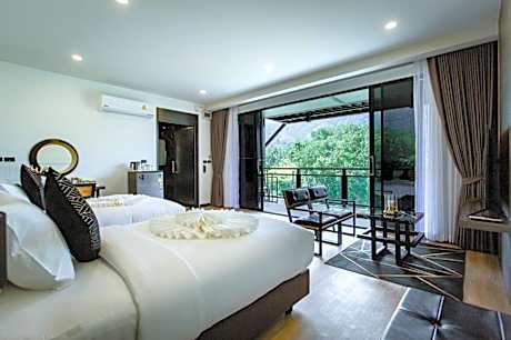 Standard Twin Room with Mountain View