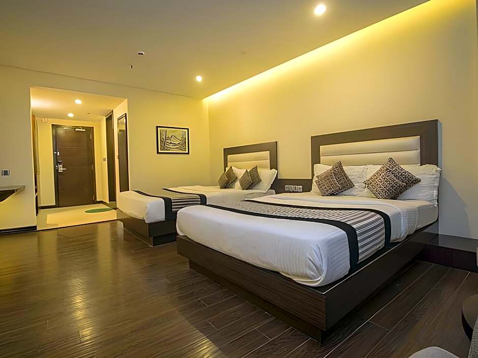 Summit Montana Suites & Spa at Mall