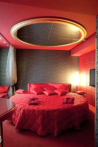 Base Hotel
