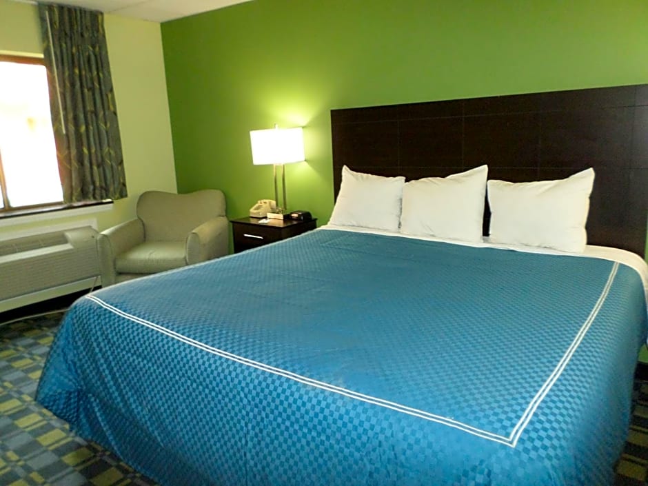 Travelodge by Wyndham Cleveland Lakewood