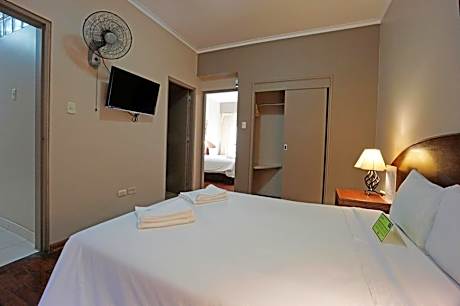 Three-Bedroom with Two Bathrooms (6 adults)