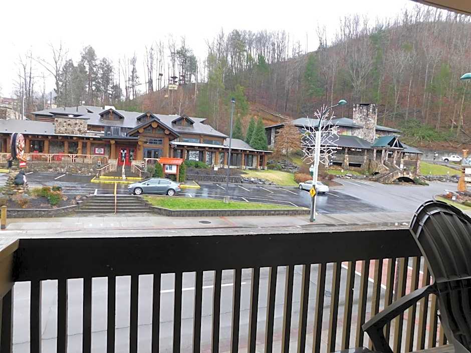 Days Inn & Suites by Wyndham Downtown Gatlinburg Parkway