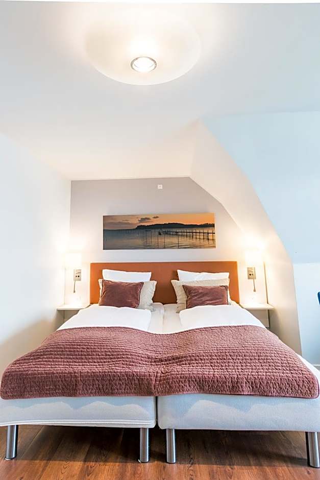 Sixtus Sinatur Hotel & Konference