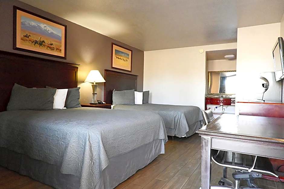 R Nite Star Inn and Suites -Home of the Cowboys & Rangers