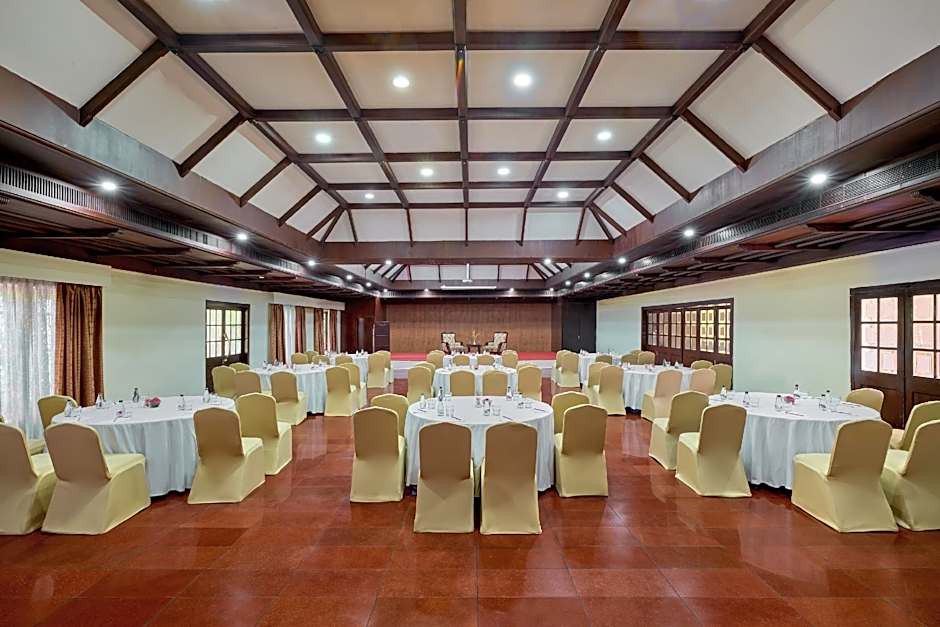 Sterling Lake Palace Alleppey