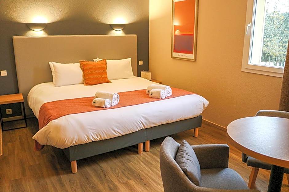 Logis Hôtel La Bastide De Grignan & Restaurant "La Chênaie"