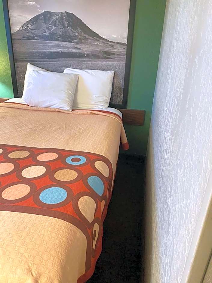 Super 8 by Wyndham Pierre SD