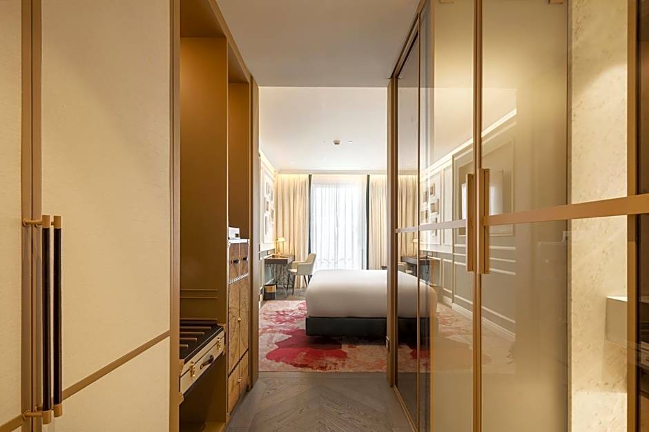 The Emerald House Lisbon, Curio Collection by Hilton