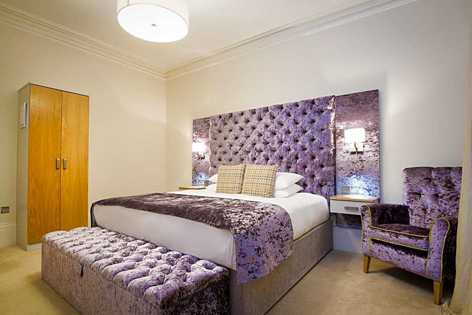 White Hart Hotel & Apartments