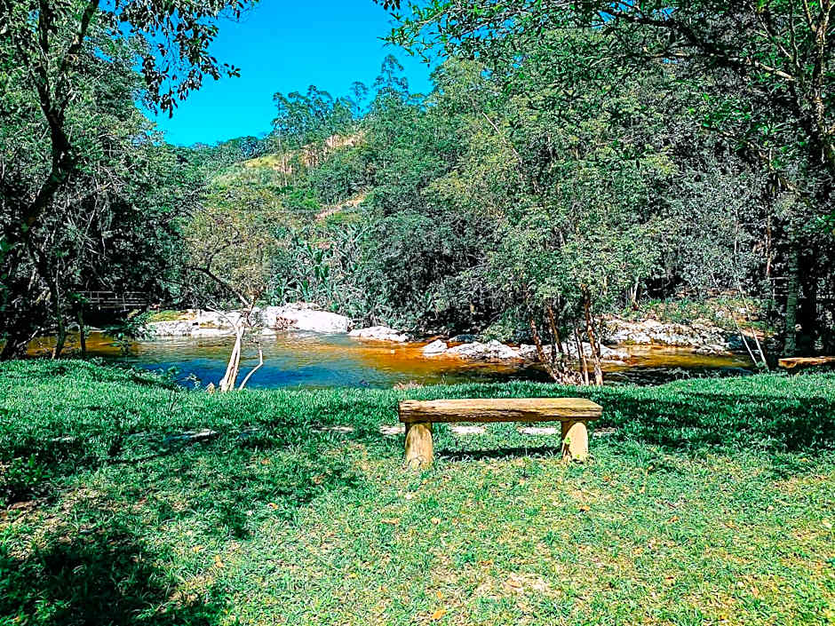 Suíte com Mezanino e Cachoeira no Quintal