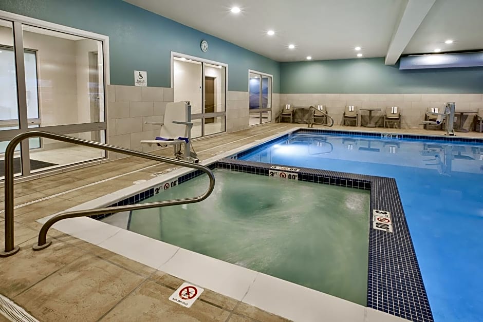 Holiday Inn Express & Suites Parkersburg East By IHG