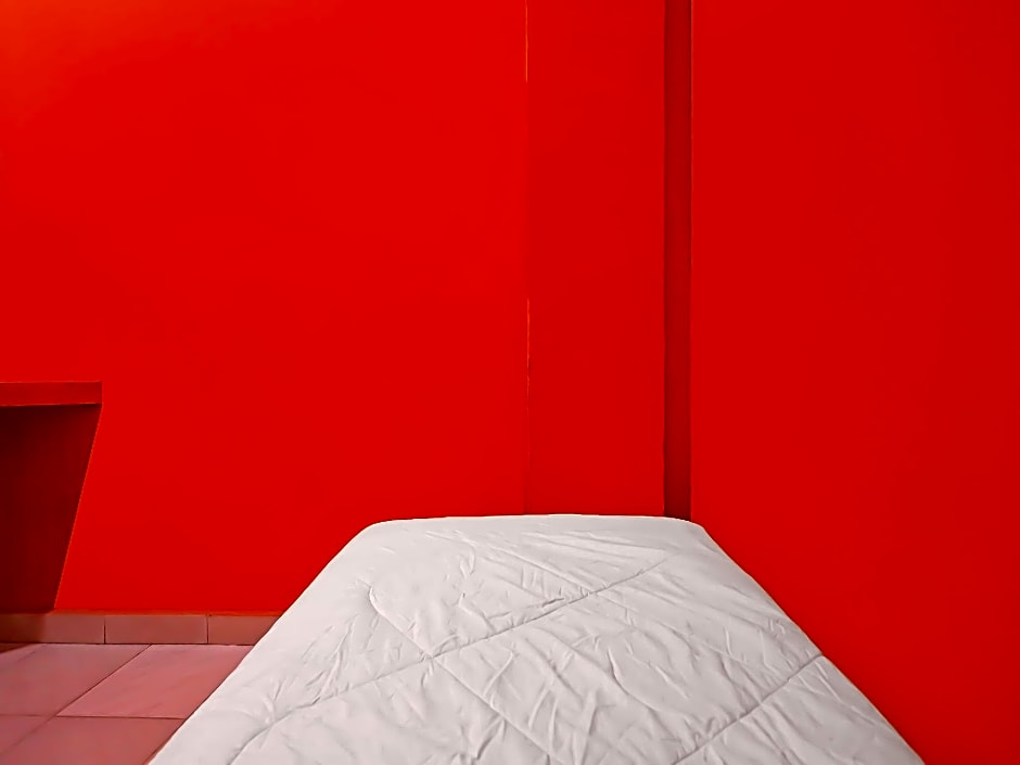 SPOT ON 92569 Anto Homestay SyariahNearPelabuhan Feri Harbor Bay